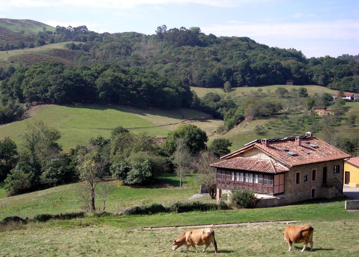 Gasthaus Turismo Rural El Sidron Piloña Exterior foto