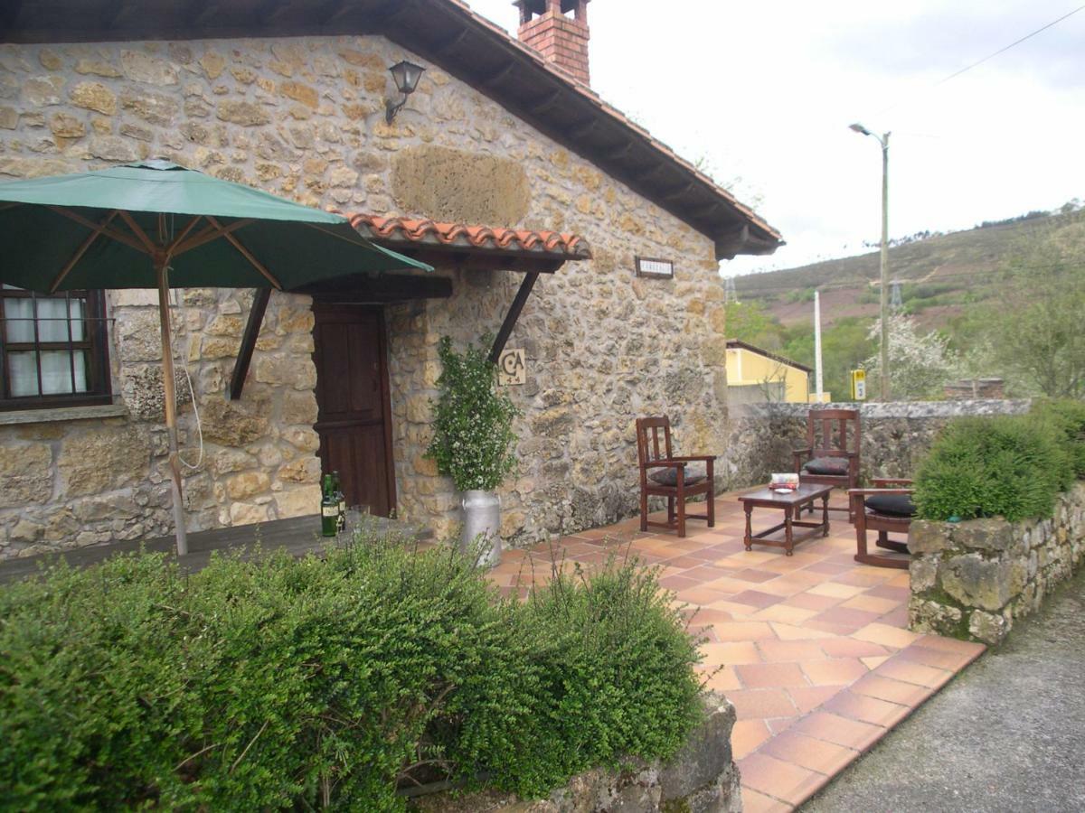 Gasthaus Turismo Rural El Sidron Piloña Exterior foto