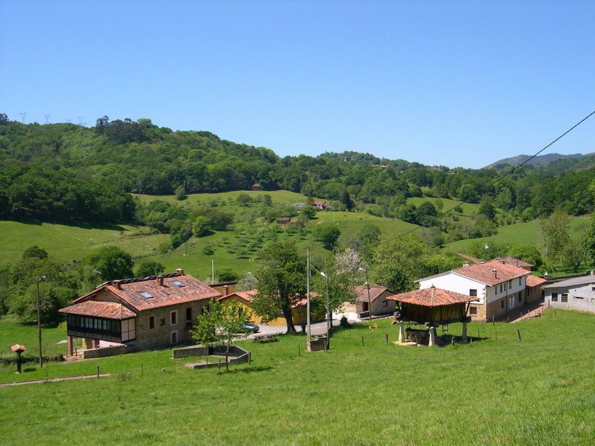 Gasthaus Turismo Rural El Sidron Piloña Exterior foto