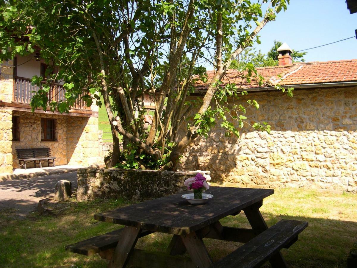 Gasthaus Turismo Rural El Sidron Piloña Exterior foto
