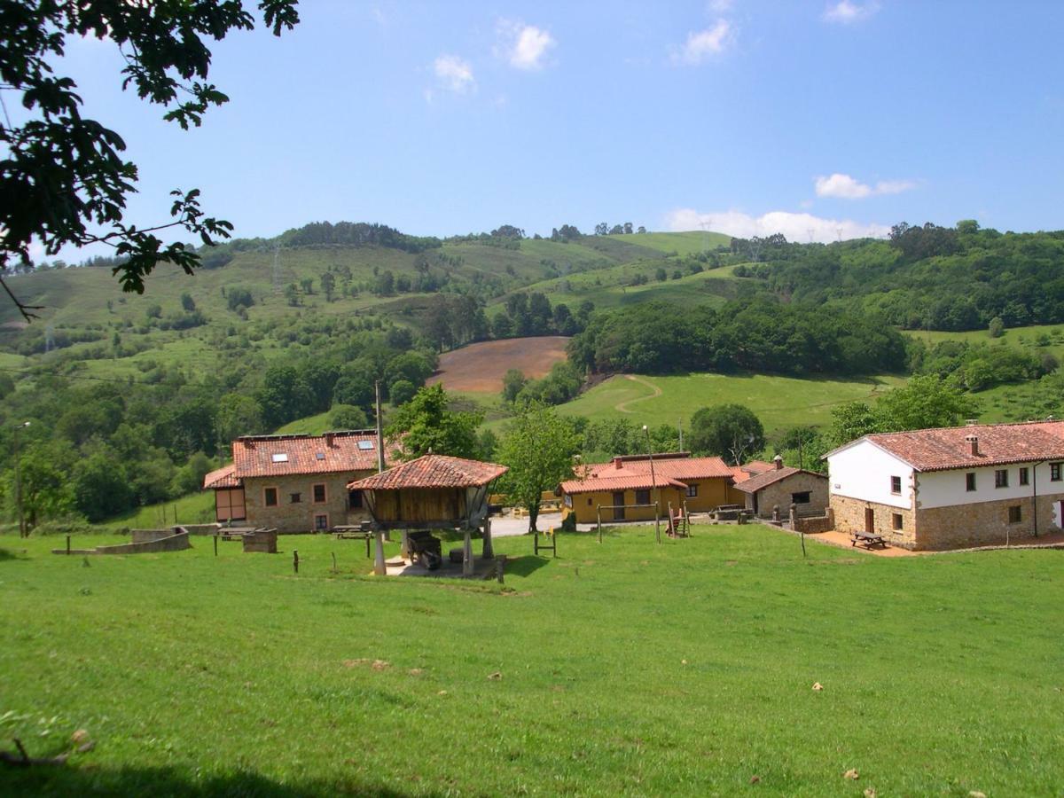 Gasthaus Turismo Rural El Sidron Piloña Exterior foto