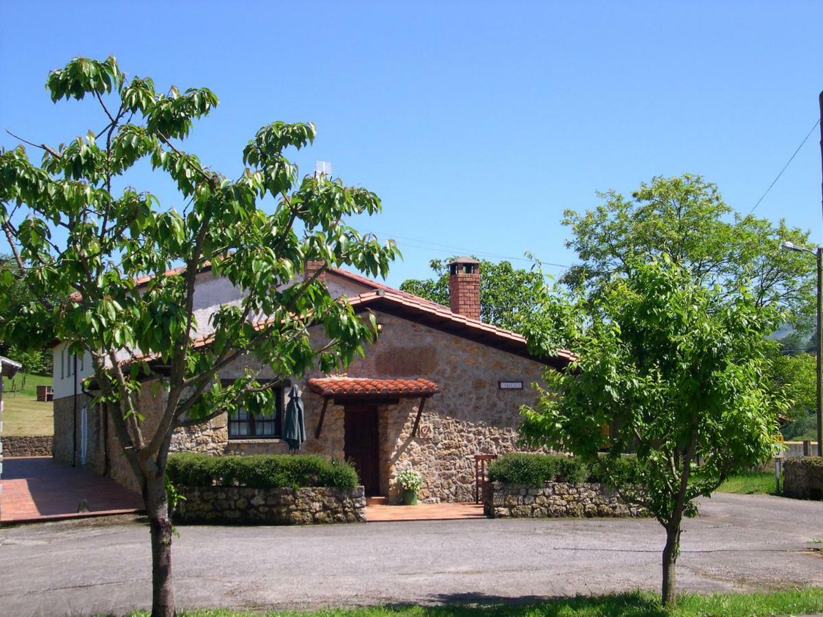 Gasthaus Turismo Rural El Sidron Piloña Exterior foto